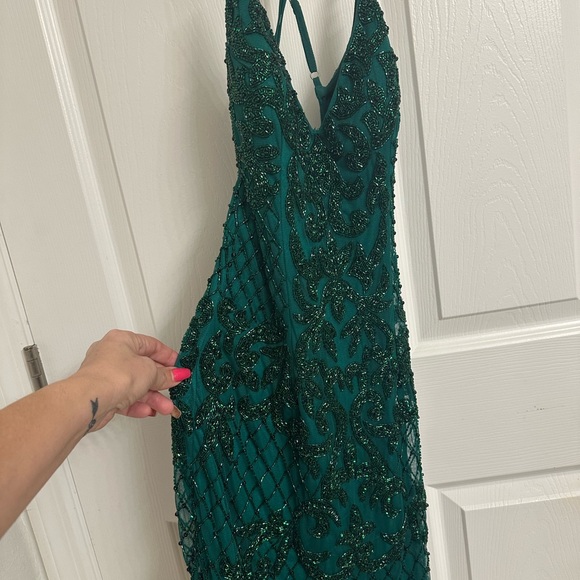 Stunning green dress - Picture 1 of 4